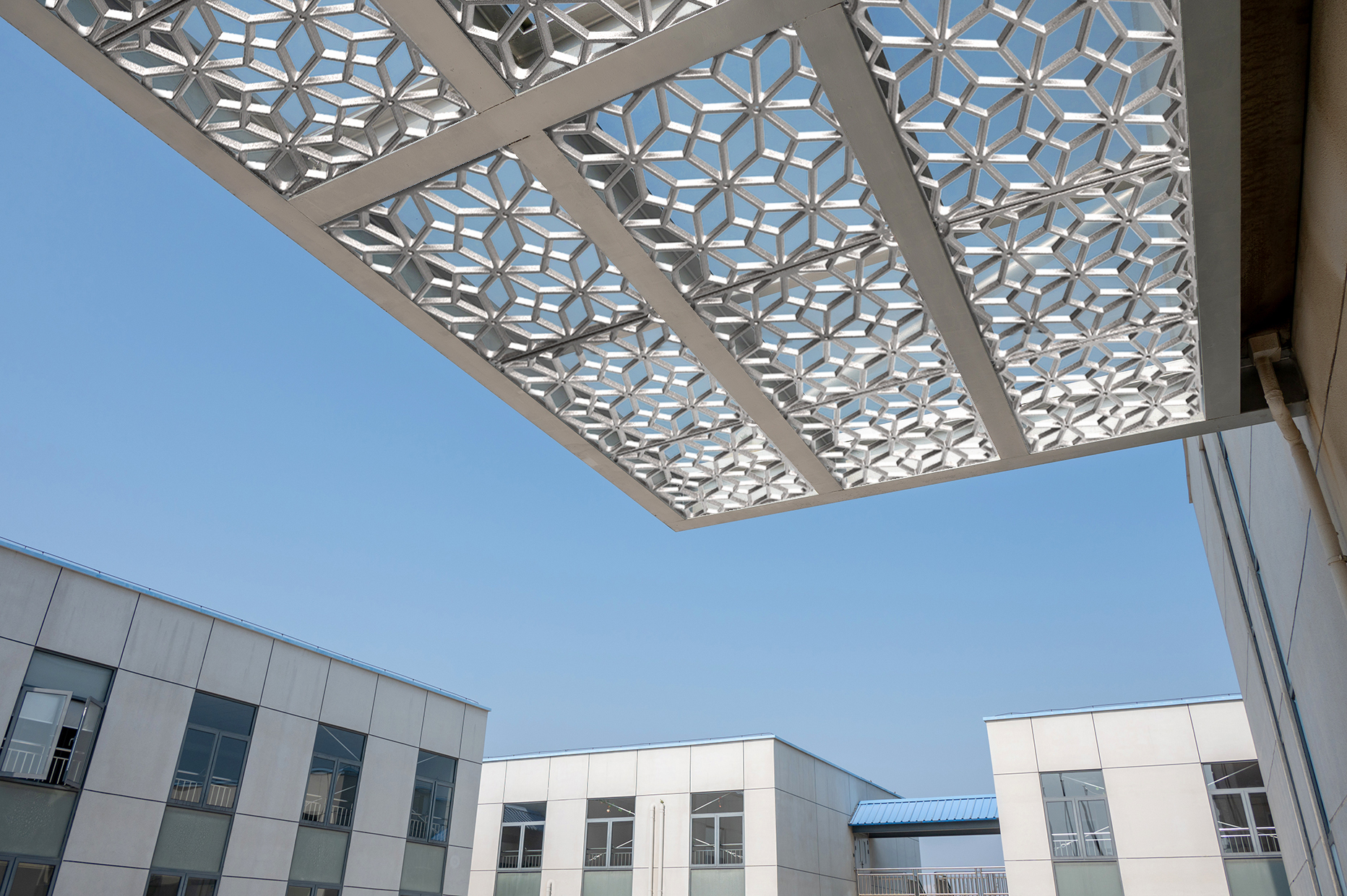 Ombrière industrielle en aluminium recyclé avec la grille OREA MAX