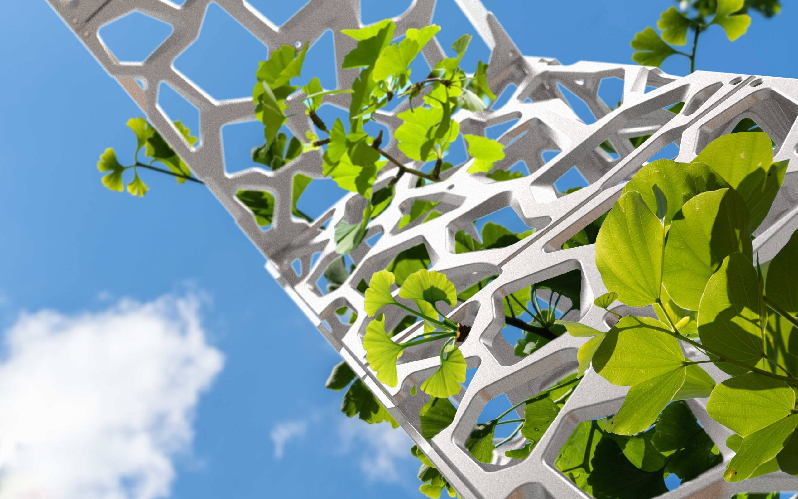 Ombrière végétalisée avec la grille ROCA en aluminium recyclé